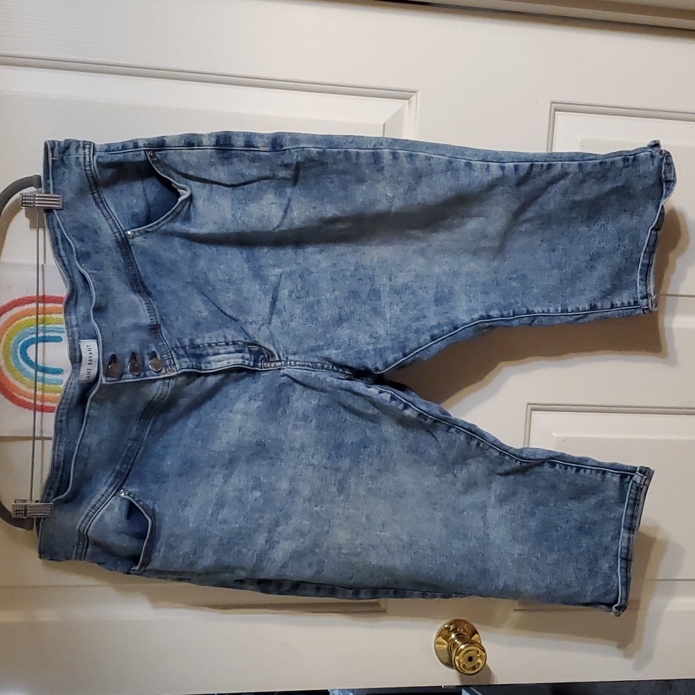 Lane Bryant acid wash jegging capris size 26